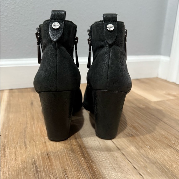 Vince Camuto bootie - Picture 4 of 5